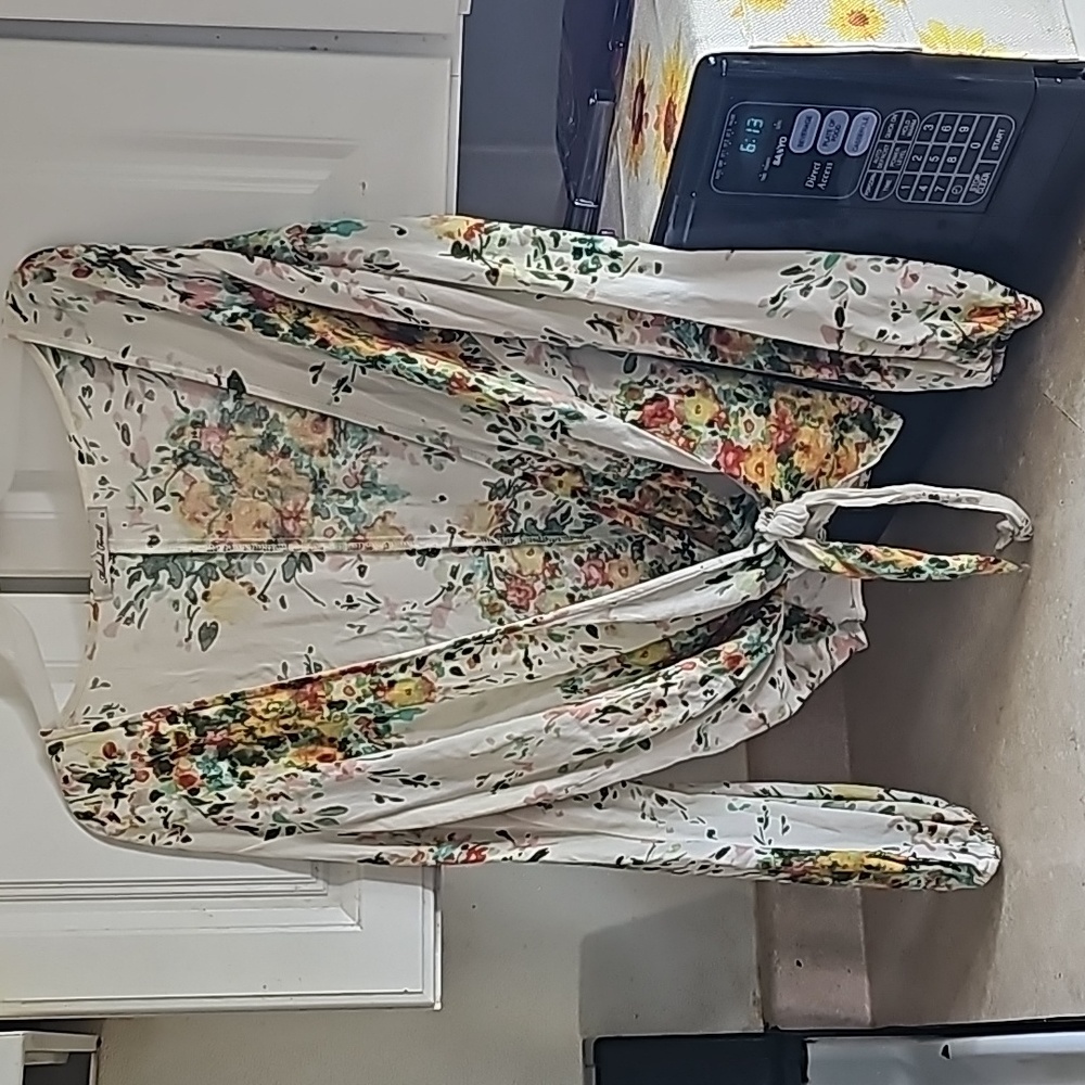 🍀A used long sleeve floral blouse include necklace